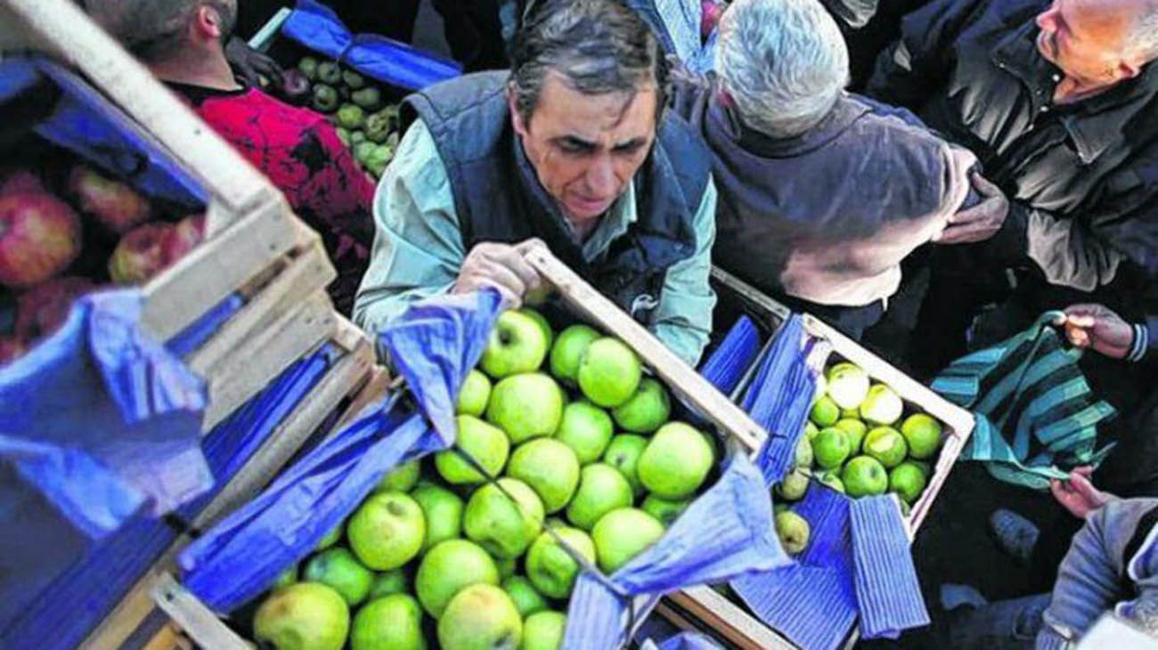 Frutazo en plaza de mayo