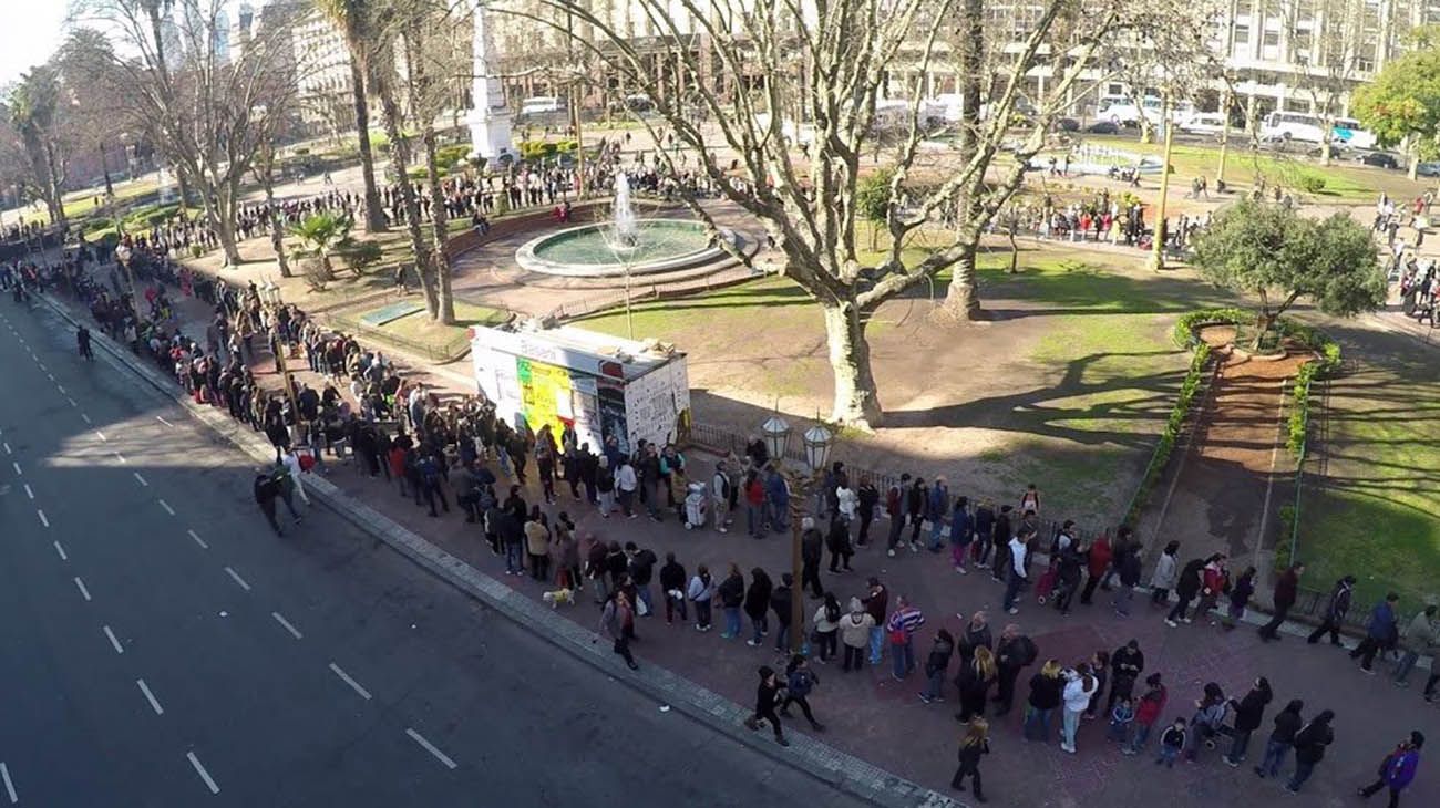 Frutazo en plaza de mayo