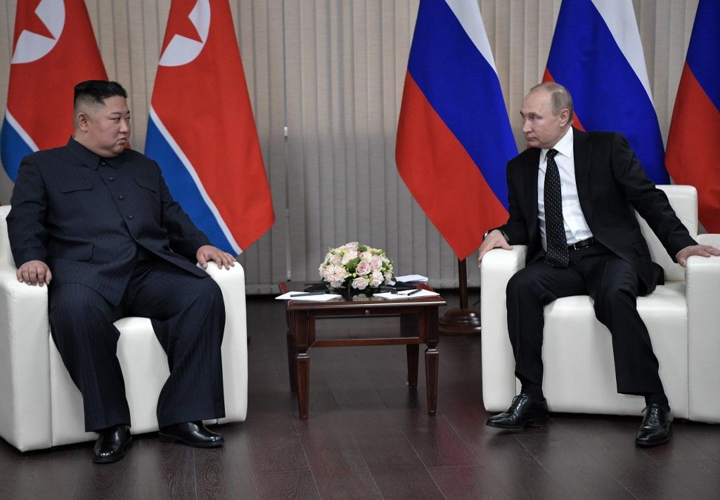 El presidente de Rusia, Vladimir Putin, y el líder de la República Popular Democrática de Corea, Kim Jong-un, iniciaron su primera cumbre en la isla Russki, cerca de Vladivostok.