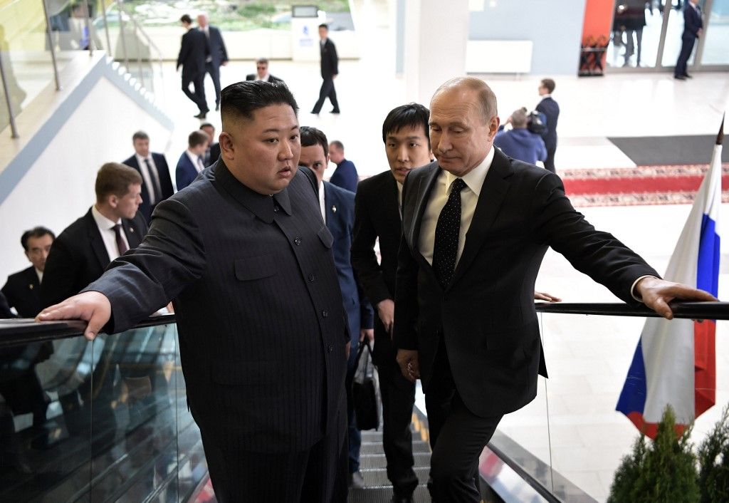 El presidente de Rusia, Vladimir Putin, y el líder de la República Popular Democrática de Corea, Kim Jong-un, iniciaron su primera cumbre en la isla Russki, cerca de Vladivostok.