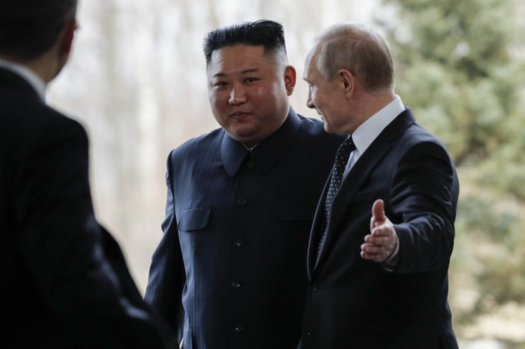 El presidente de Rusia, Vladimir Putin, y el líder de la República Popular Democrática de Corea, Kim Jong-un, iniciaron su primera cumbre en la isla Russki, cerca de Vladivostok.