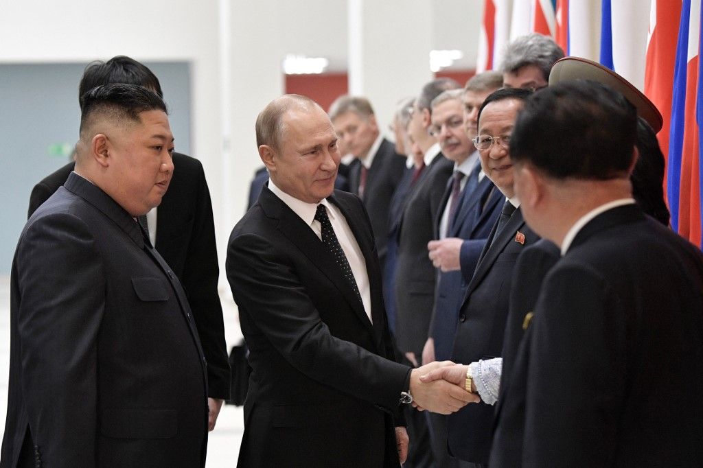 El presidente de Rusia, Vladimir Putin, y el líder de la República Popular Democrática de Corea, Kim Jong-un, iniciaron su primera cumbre en la isla Russki, cerca de Vladivostok.