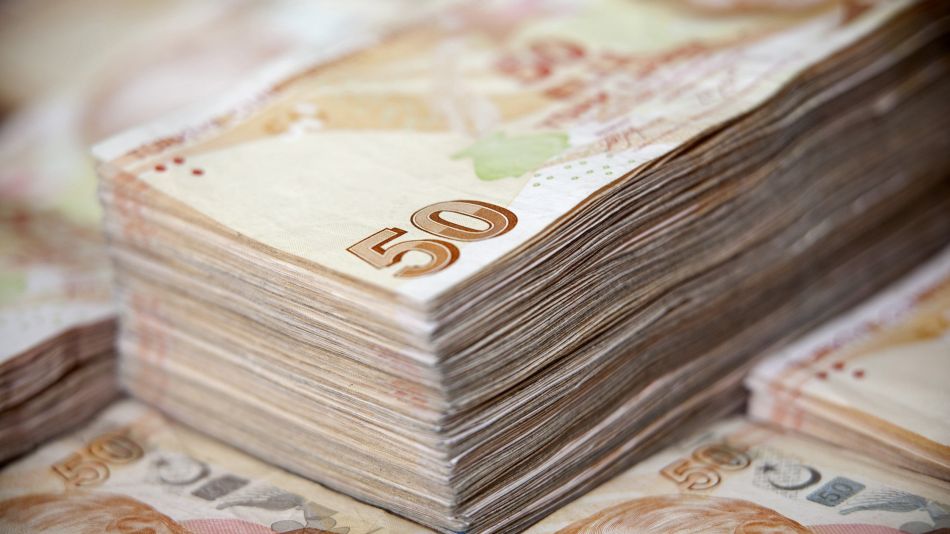 Hands Tied by Lira, Turkey Could Take Months Longer to Cut Rates