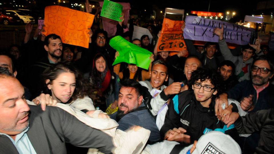 Protestas en la feria del libro