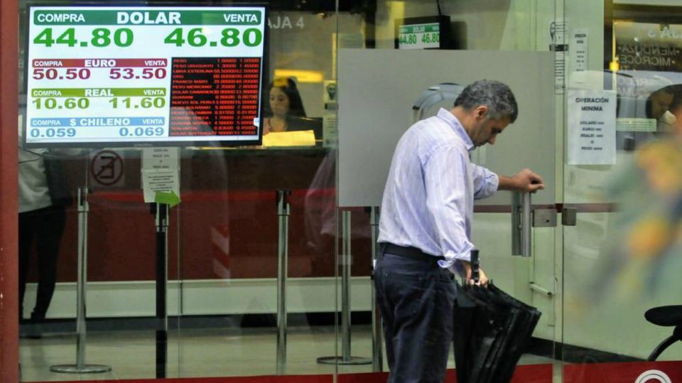 El dólar orilla los 47 pesos.