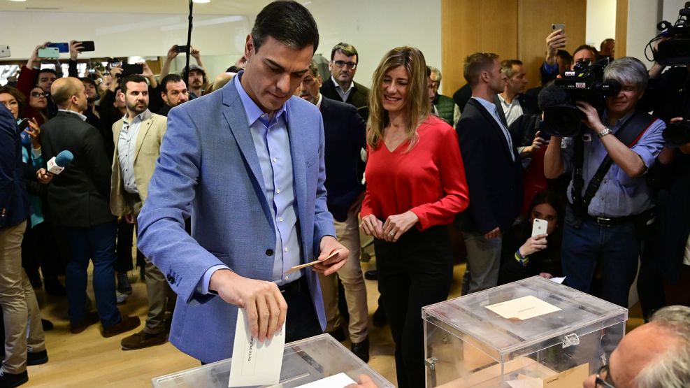 Pedro Sánchez votando este domingo en Madrid.