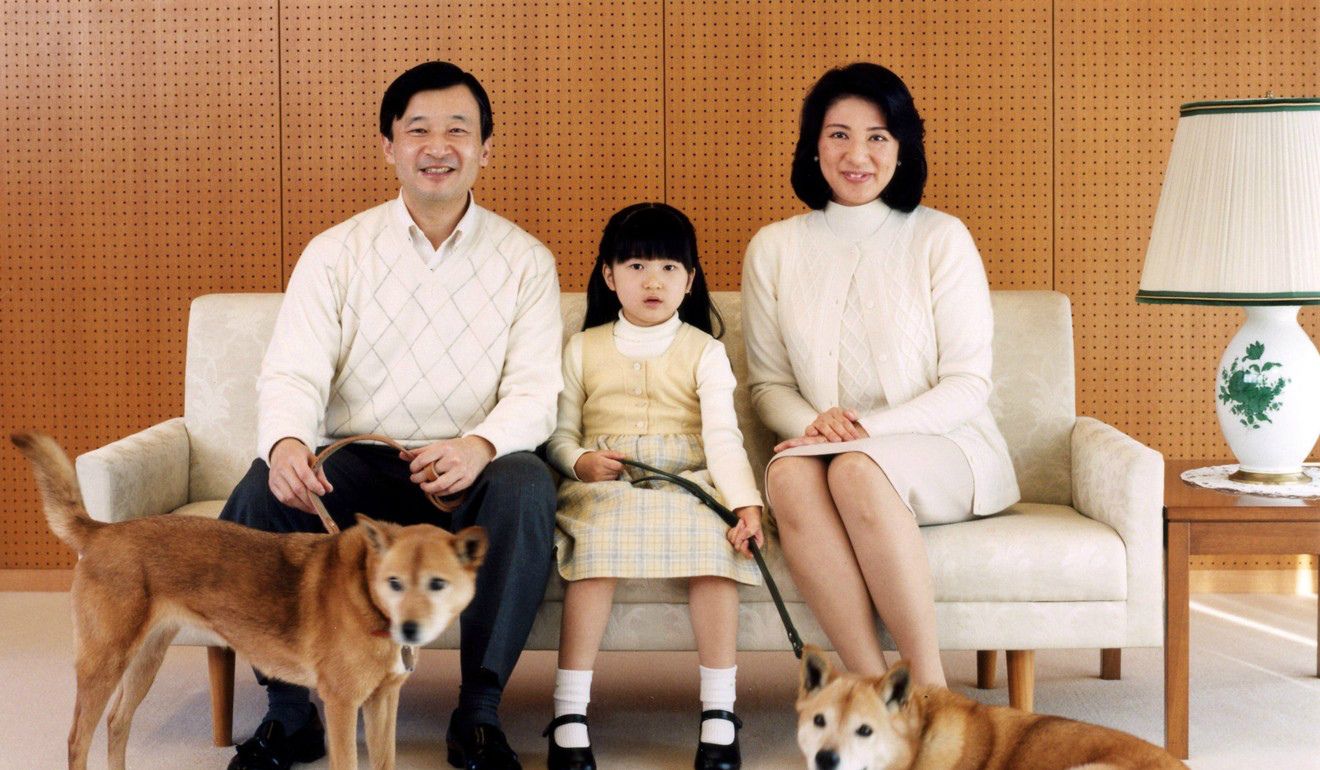 Naruhito es el 126º emperador de Japón de una línea dinástica que se remonta al siglo VI a.C. Su reinado se denominará "Reiwa", que significa "hermosa armonía" en japonés. Su esposa, la emperatriz Masako, es una exdiplomática educada en Harvard.