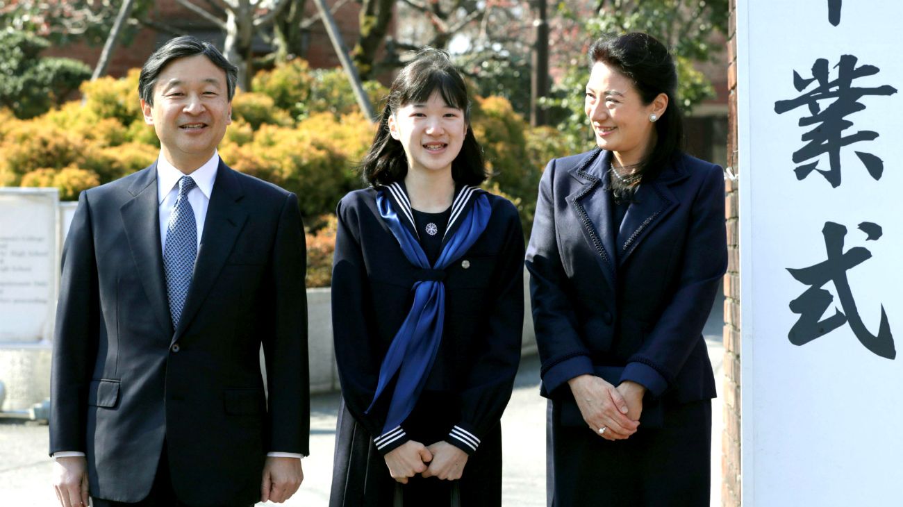 Naruhito es el 126º emperador de Japón de una línea dinástica que se remonta al siglo VI a.C. Su reinado se denominará "Reiwa", que significa "hermosa armonía" en japonés. Su esposa, la emperatriz Masako, es una exdiplomática educada en Harvard.