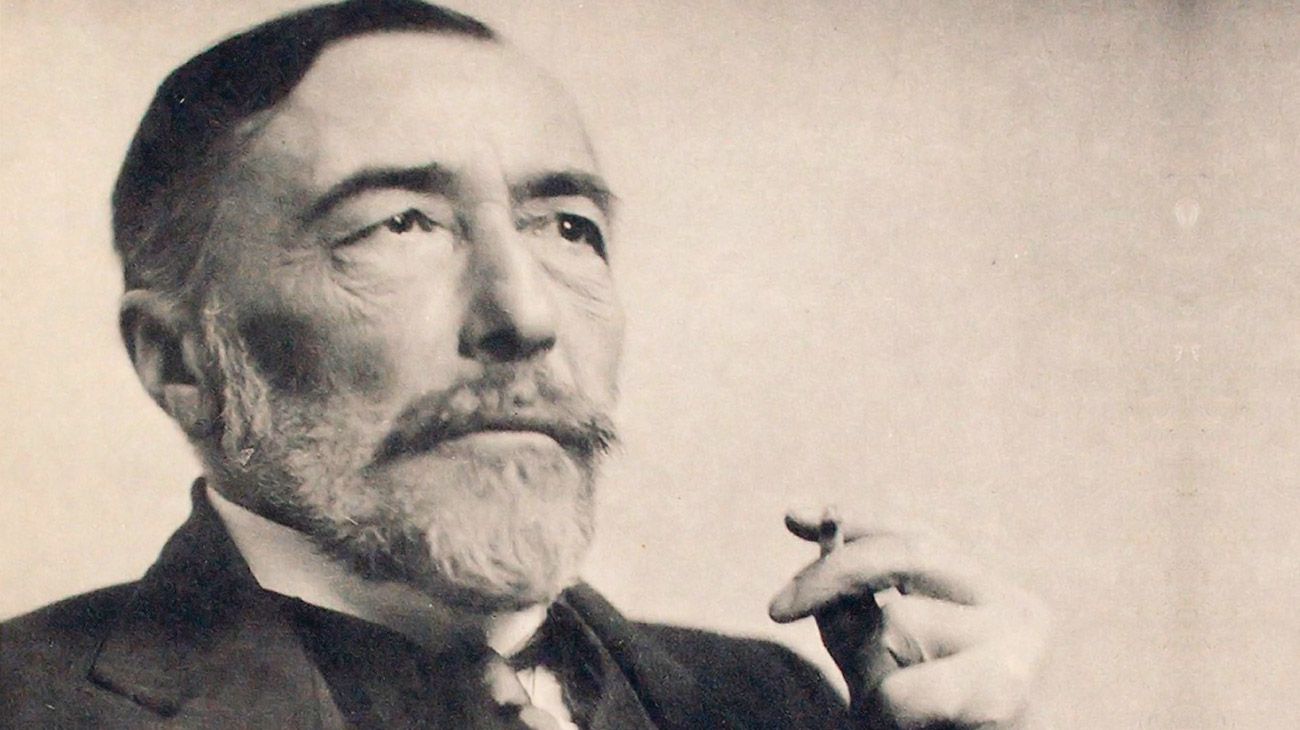 Joseph Conrad (1857-1924), novelista polaco afincado en Inglaterra; se apropió del inglés como lengua literaria