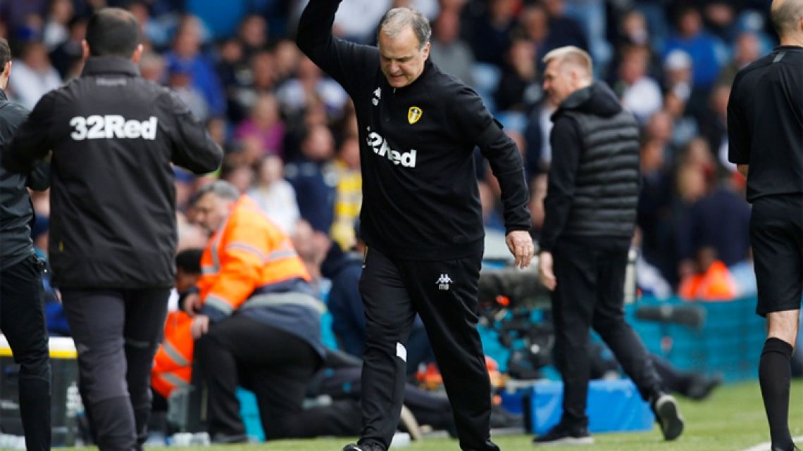 Marcelo Bielsa loses his cool on the touchline.