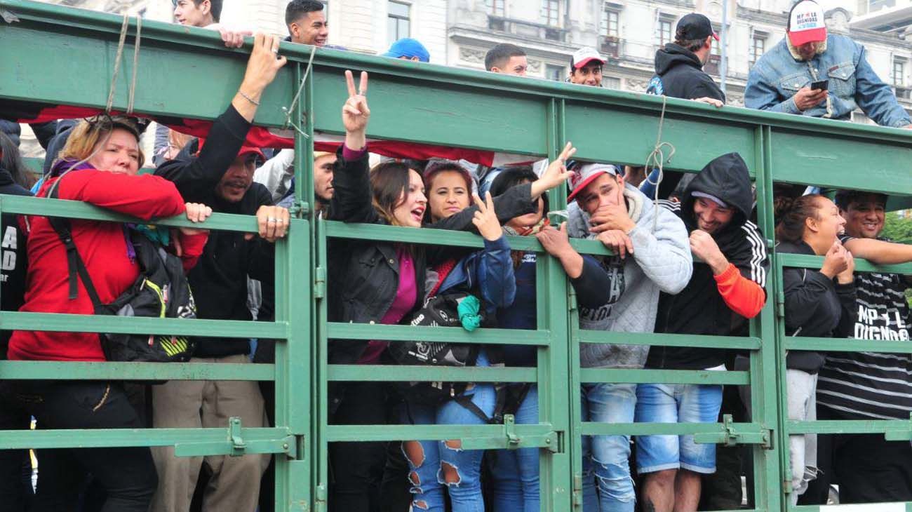 El dia 30 de Abril manifestantes de sectores gremiales y movimientos sociales se manifestaron por reclamos salariales movilizándose por la ciudad.