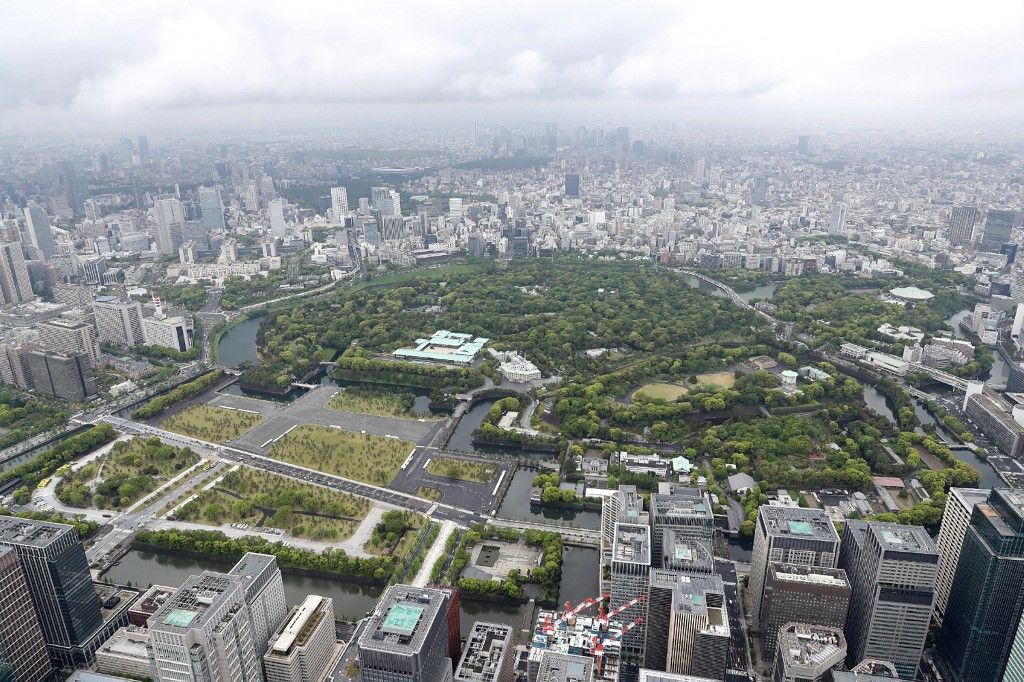 Los japoneses viven con expectación el cambio de era imperial que conlleva el relevo sucesorio. 