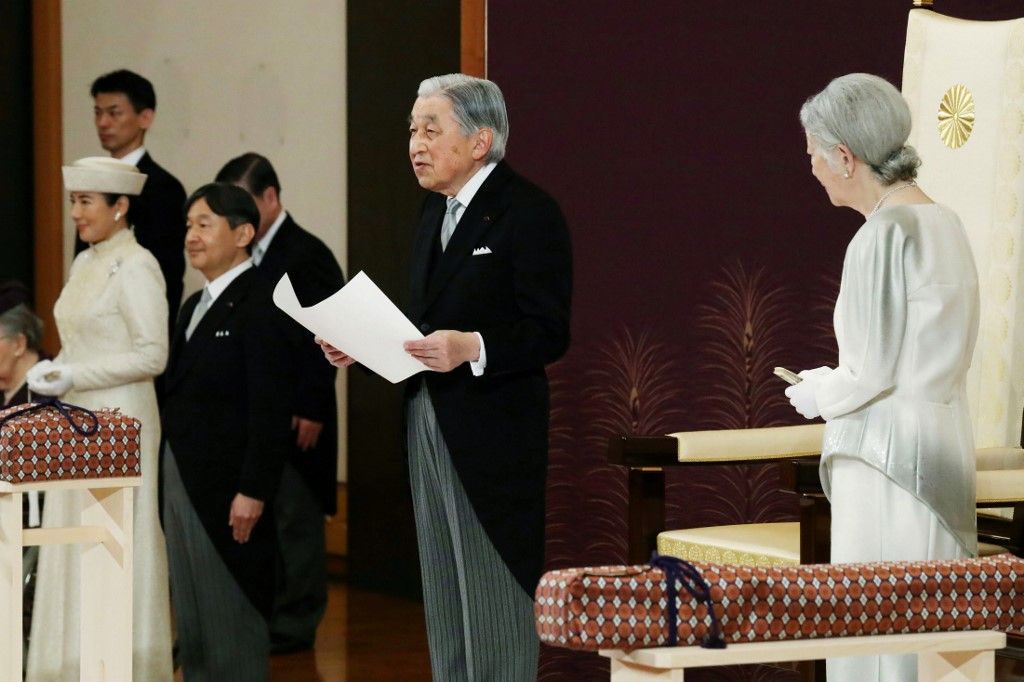 Los japoneses viven con expectación el cambio de era imperial que conlleva el relevo sucesorio. 