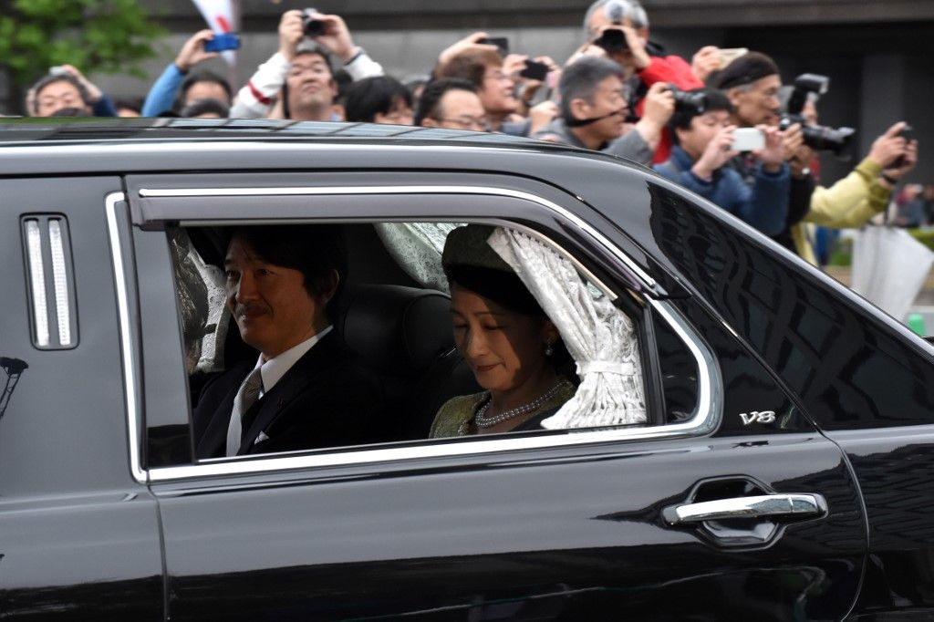 Los japoneses viven con expectación el cambio de era imperial que conlleva el relevo sucesorio. 