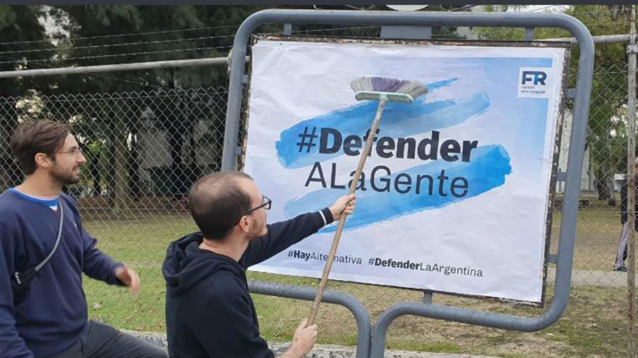 Los candidatos lanzaron la pelea en la calle con afiches y cartelería