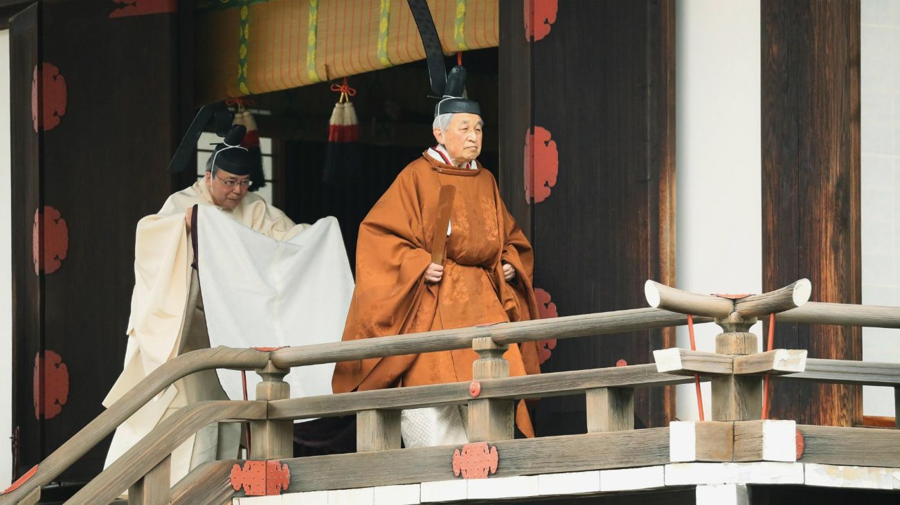 El último día de su reinado, Akihito participó de rituales en el Kashikodokoro, el recinto sagrado del palacio imperial de Tokio.