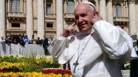 El papa Francisco recibió ayer a peluqueros de diferentes agrupaciones en Italia.