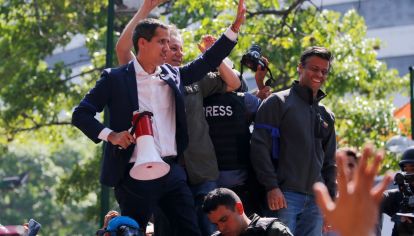 Juan Guaidó y Leopoldo López convocando a la oposición y a militares para derrocar a Maduro.