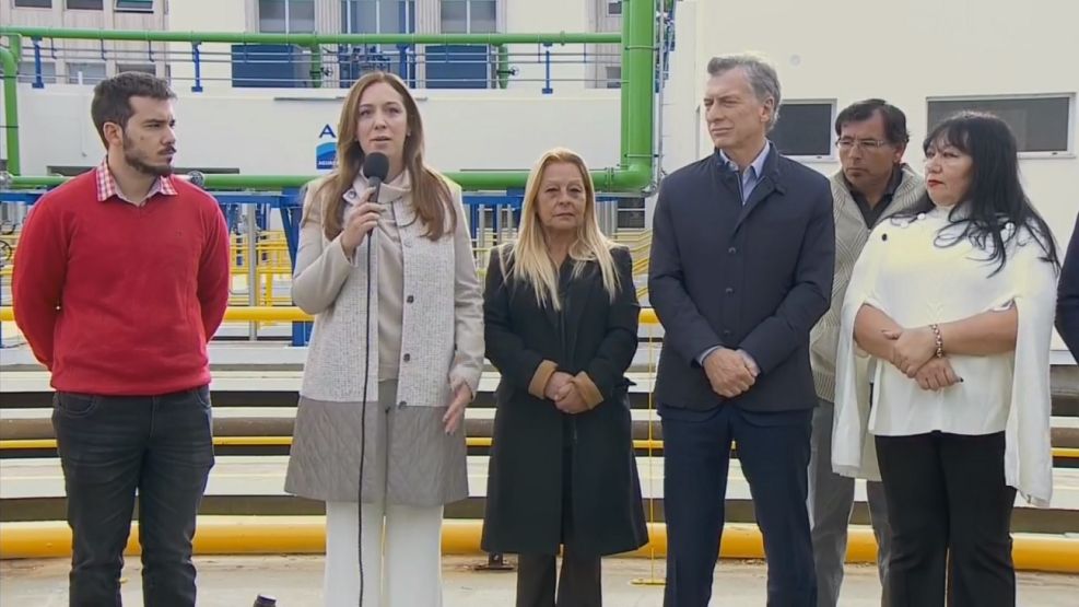 María Eugenia Vidal junto con el presidente Mauricio Macri en la inauguración de la Planta Potabilizadora.