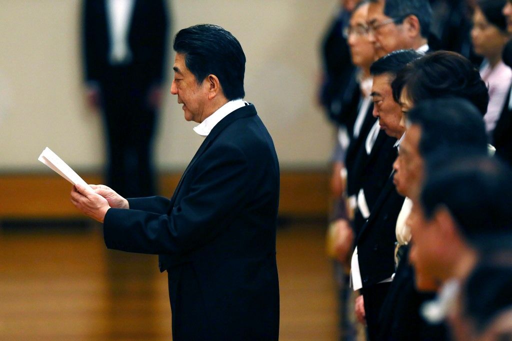 El nuevo emperador de Japón, Naruhito, ascendió formalmente el miércoles al Trono del Crisantemo, y abrió así una nueva era imperial en una solemne ceremonia realizada un día después de la abdicación de su padre, la primera en dos siglos.