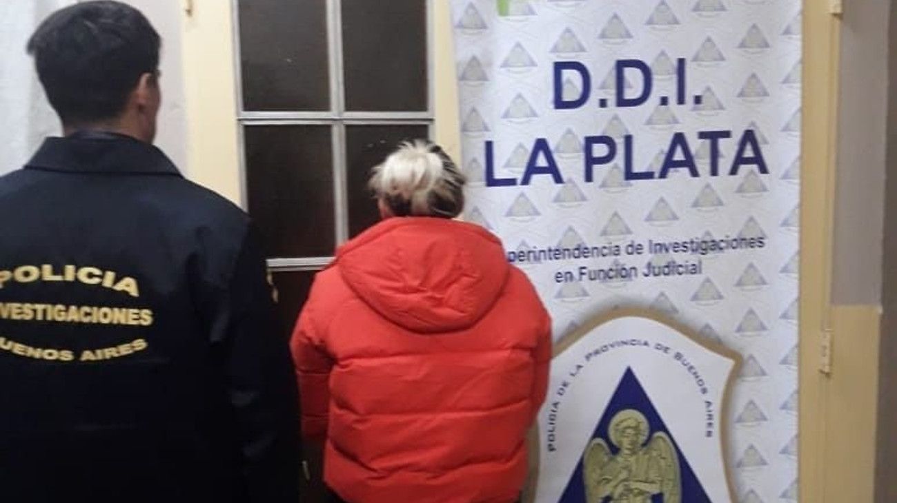 La ex agente de la Bonaerense fue trasladada a la sede de la DDI de La Plata