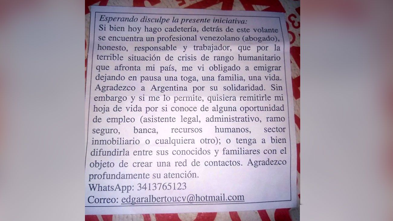 El papel que Edgar Domínguez le entregó a una clienta en Rosario y que se volvió viral.