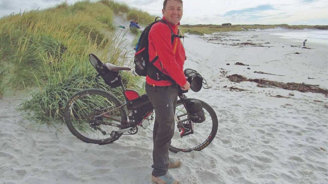 Malvinas en bicicleta: por la tierra de los héroes