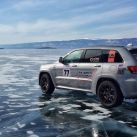 Un Jeep Grand Cherokee estableció un récord de velocidad en el hielo