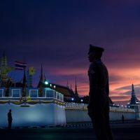 A días de su coronación, el Rey de Tailandia se casa con su guardaespaldas