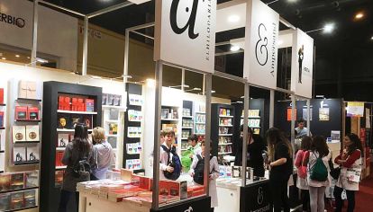 Casos. Ampersand comparte stand en el Pabellón Amarillo (foto). Rara Avis es parte de Cardumen, en el Azul.
