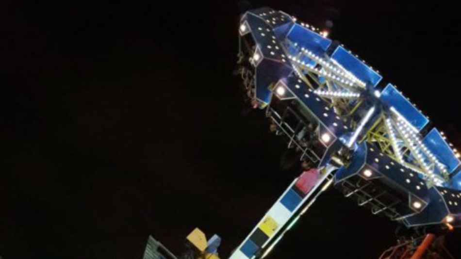 36 personas quedaron atrapadas en una atracción del parque de diversiones