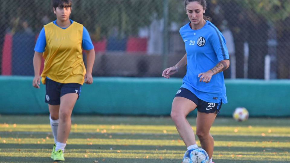 20190505_el_futbol_femenino_genera_temor_a_compartir_reglas_de_un_deporte_hecho_insignia_de_la_masculinidad_prensa_san_lorenzo_g.jpg