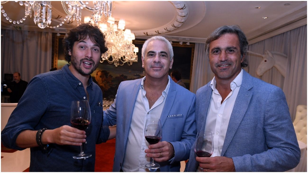 Maximiliano Pelegri y Nicolas Gilardi de Bodega Lagarde –que acompañó la 1era edición- junto a Agustino Fontevecchia.