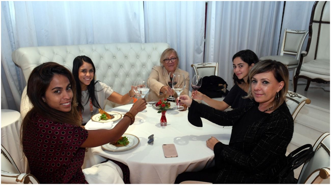 Miryam Bunin, Felicita Polanco, Cristina Sobrino, Azalea Castro y Paloma Muruaga.