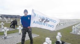 Luis Escobedo, ex combatiente detenido por llevar la bandera argentina al cementerio.