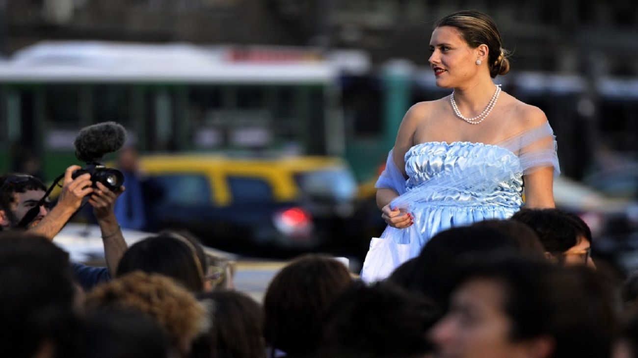 Cien Evitas homenajean a Eva Perón a 100 años de su nacimiento