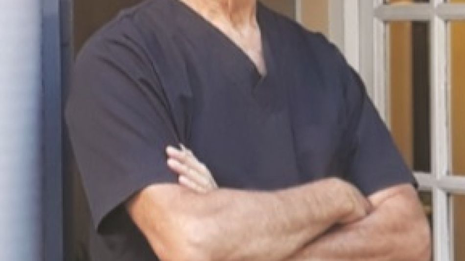 Dr. Alejandro González