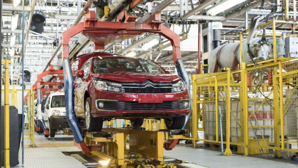 La producción automotriz nacional cayó un 33,9 por ciento en abril