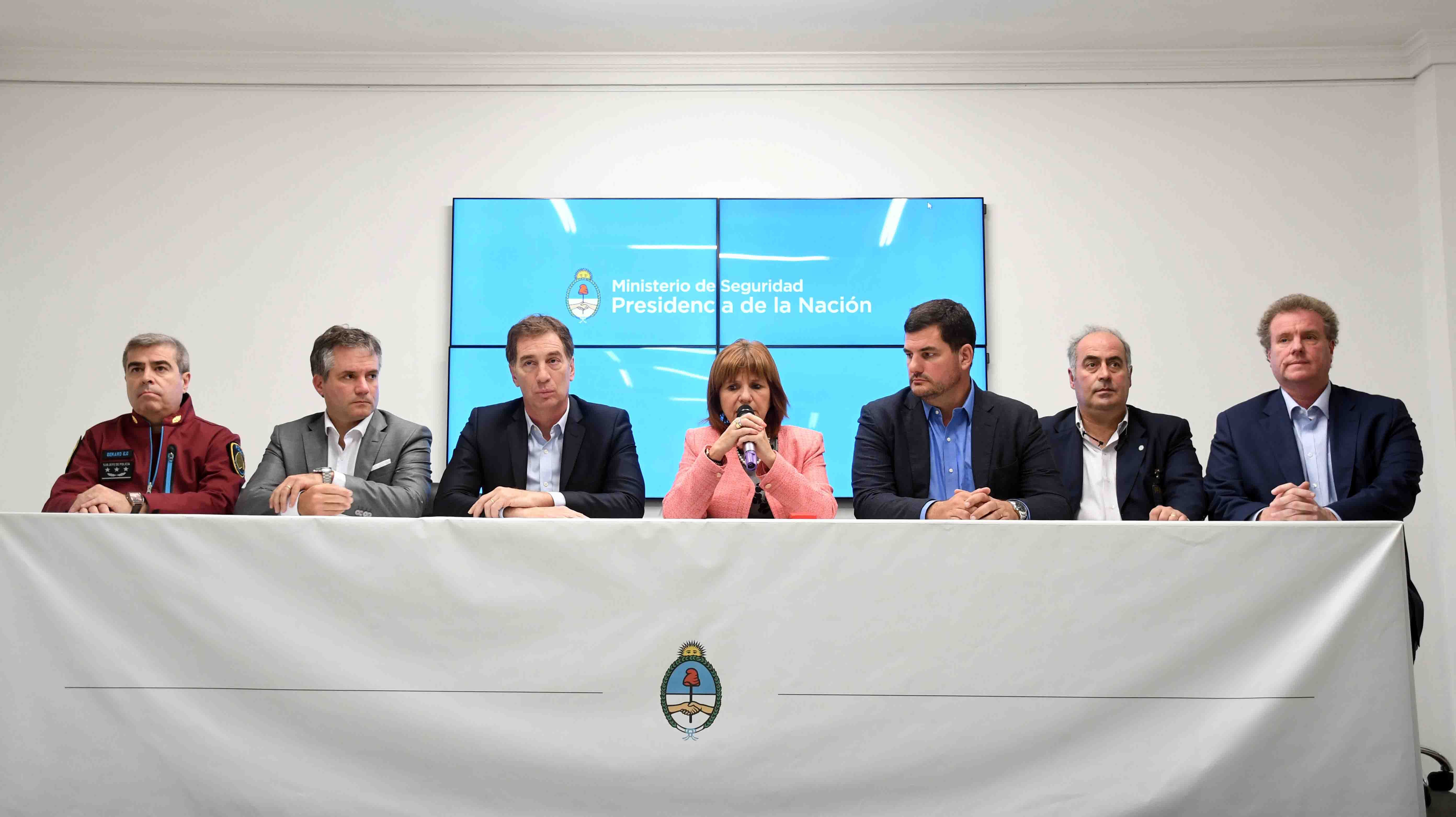 La ministra de Seguridad, Patricia Bullrich, encabezó una conferencia de prensa para referirse al ataque que sufrieron el diputado Héctor Olivares y su acompañante, Miguel Yadón.