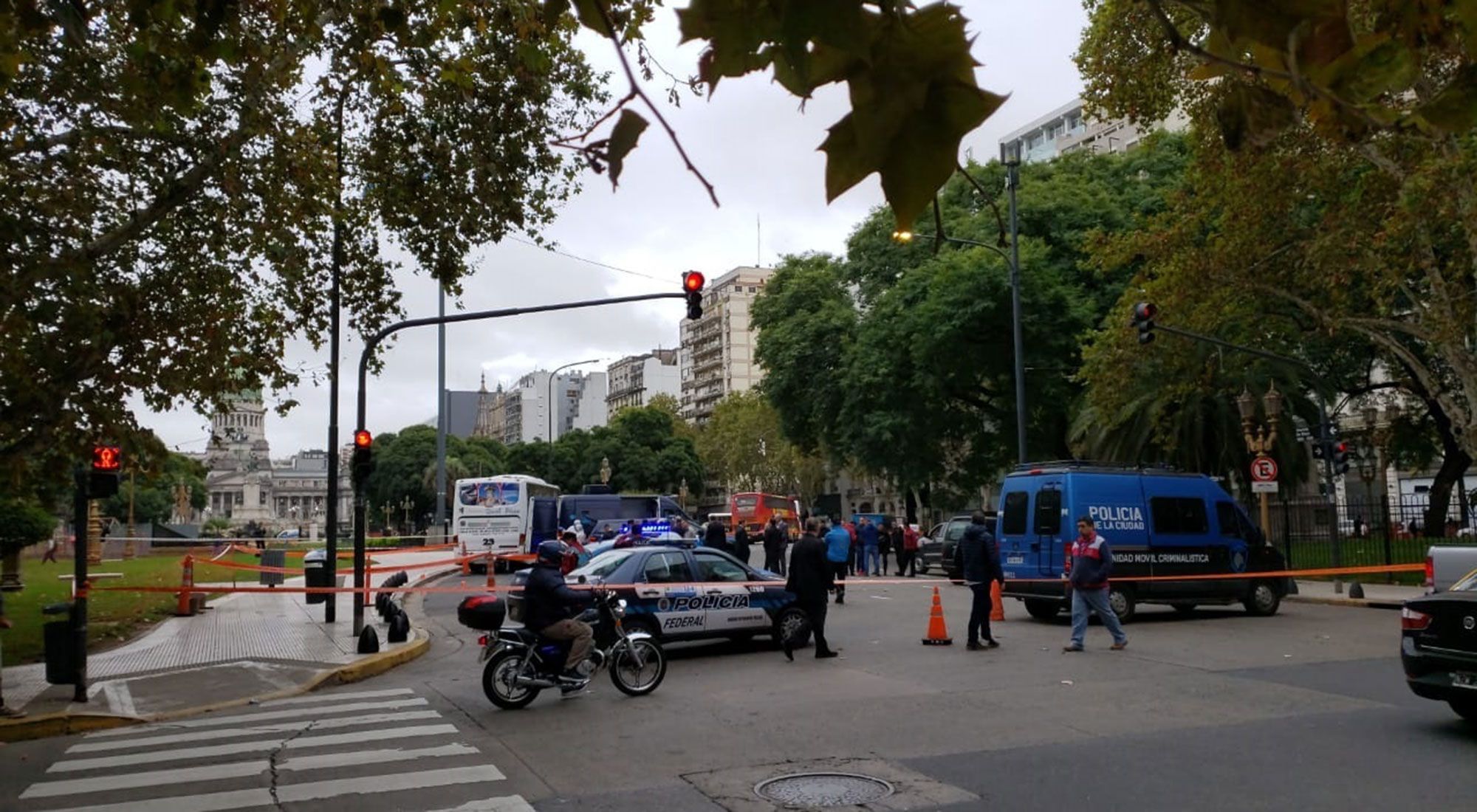 Héctor Olivares caminaba por Rivadavia al 1600 al momento del ataque.