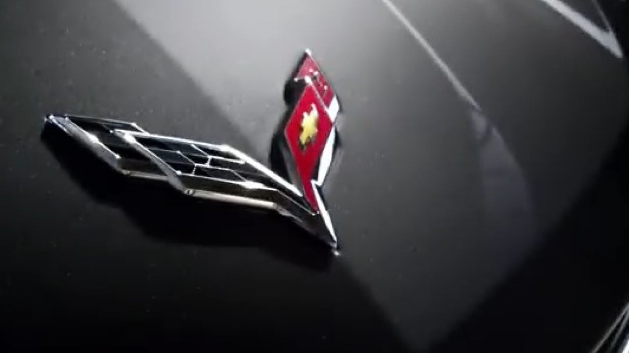 Parabrisas | Cómo evolucionó el logo del Chevrolet Corvette