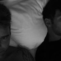 La sugerente foto de Ricky Martin y su marido en la cama