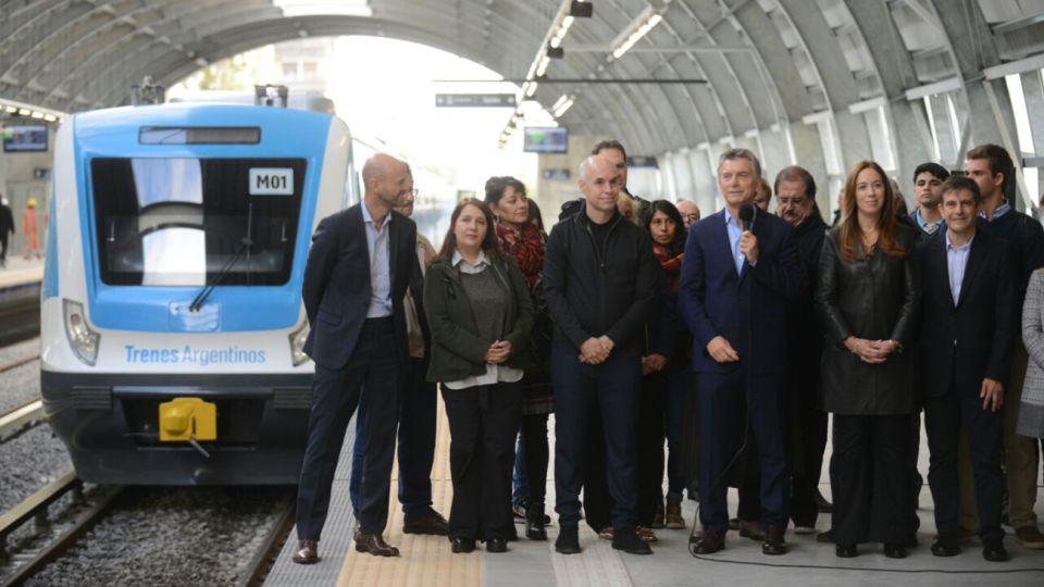 Mauricio Macri junto a María Eugenia Vidal, Horacio Rodríguez Larreta y el ministro de Transporte, Guillermo Dietrich.