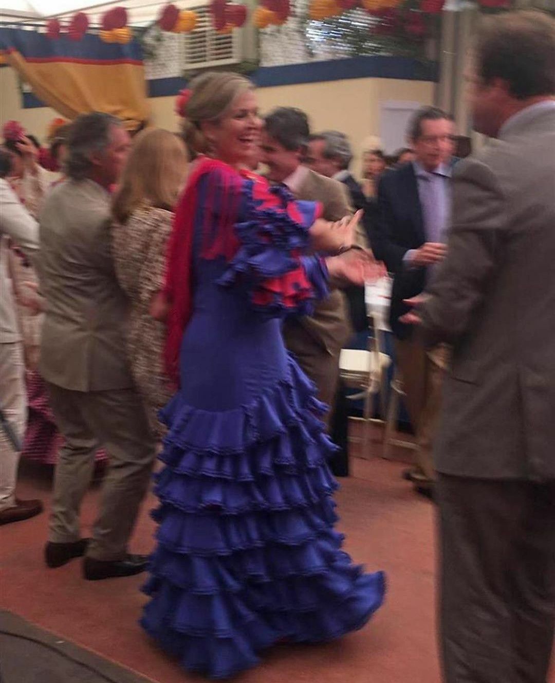 Máxima baila sevillanas en la Feria de Abril, en Sevilla. Fue en esta festividad andaluza y en esa ciudad española, donde en 1999 conoció al entonces príncipe Guillermo. 