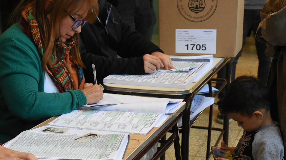 Tras el cierre de los comicios, se da el paso al escrutinio.