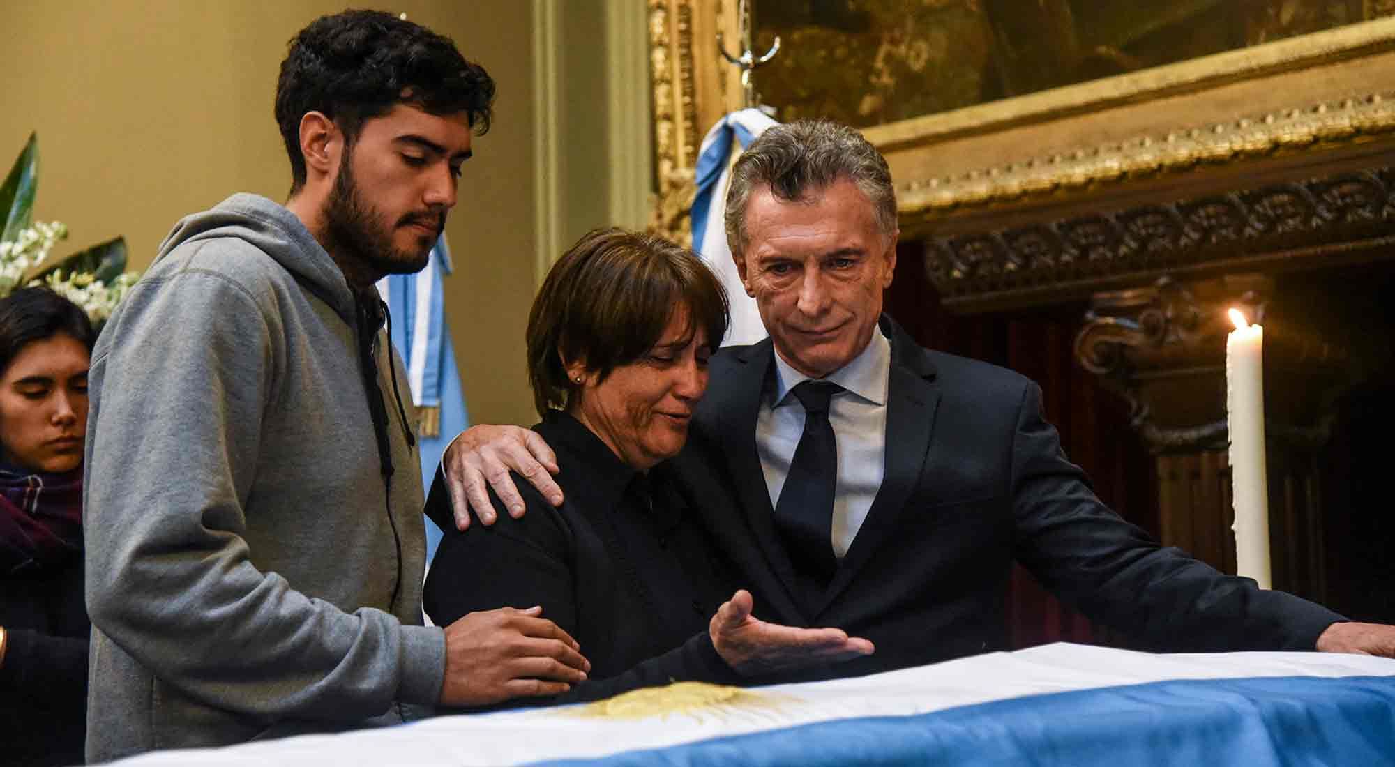 Mauricio Macri despidió al diputado Héctor Olivares en el Congreso.