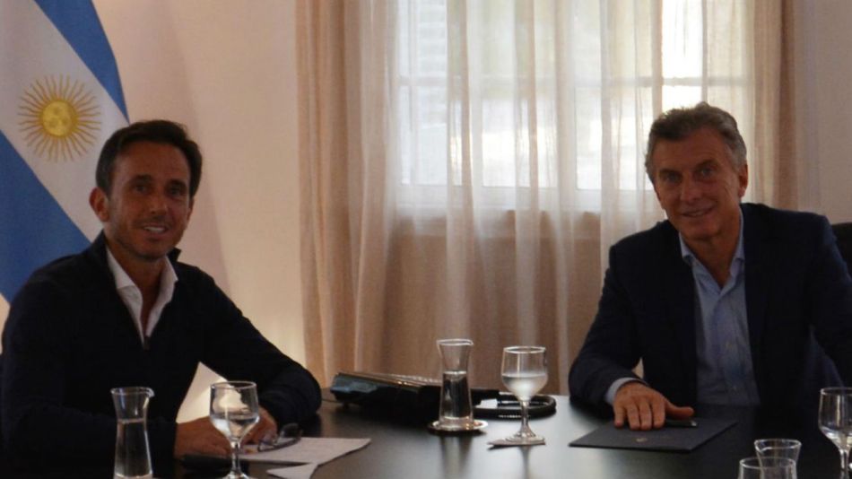 Sebastián Neuspiller, tiutlar de la SSS, junto al presidente Maurcio Macri