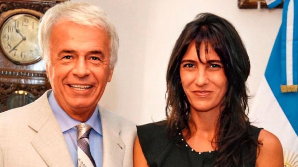 Natalia de la Sota junto a su padre.