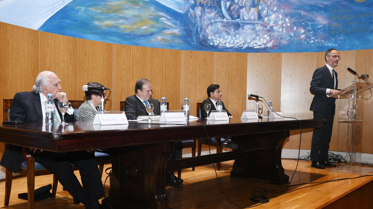 Jorge Fontevecchia expone en la Facultad de Derecho