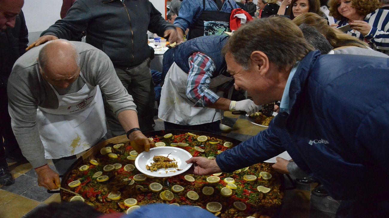 La tradicional paella de la UCR con Alfredo Cornejo.